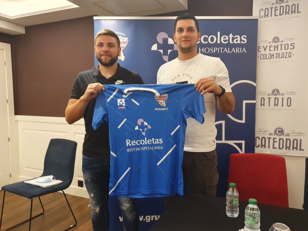 Los jugadores macedonios Darko Dimitrievski y Dime Dimitrioski presentados por el Recoletas